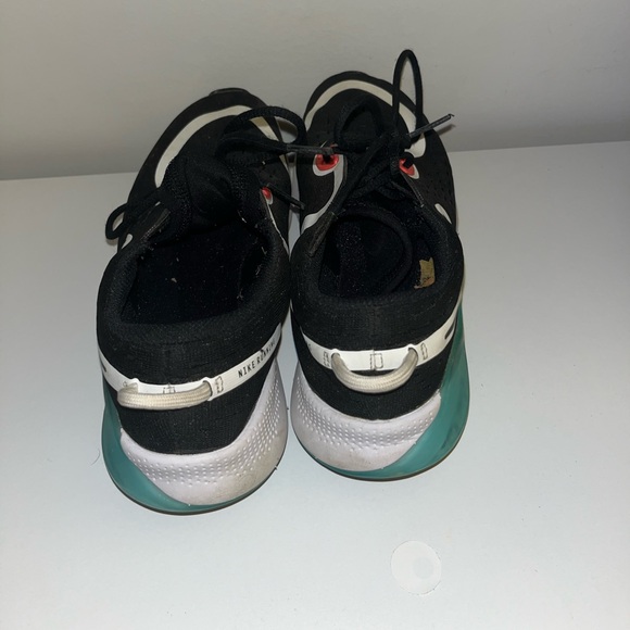 Nike Tennis Shoes - Picture 3 of 4